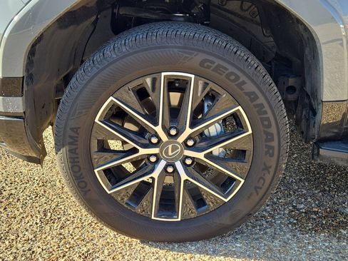 Certified 2026 Lexus GX 550 w/ Accessory Package (2T) AWD/4WD image 11