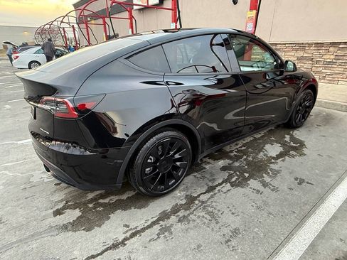 Used 2021 Tesla Model Y Long Range AWD/4WD image 1