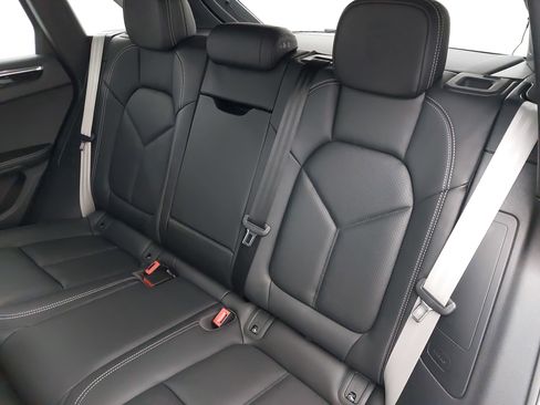 New 2026 Porsche Macan image 16