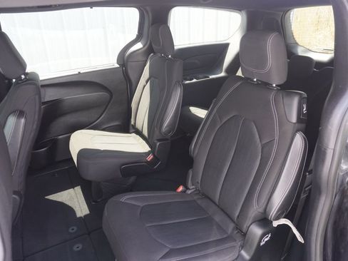 Used 2020 Chrysler Pacifica Touring w/ S Appearance Package FWD image 29