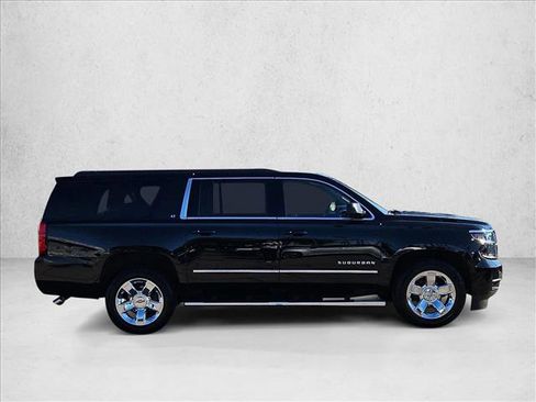Used 2018 Chevrolet Suburban LT w/ LT Signature Package image 4