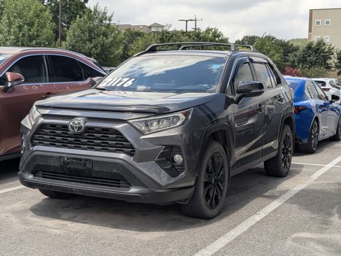 Used 2021 Toyota RAV4 XLE Premium FWD image 3
