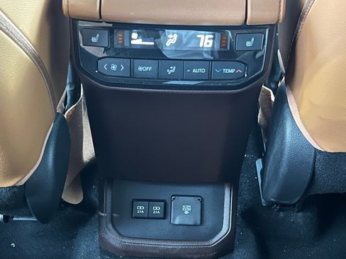 Used 2021 Toyota Highlander Platinum image 21