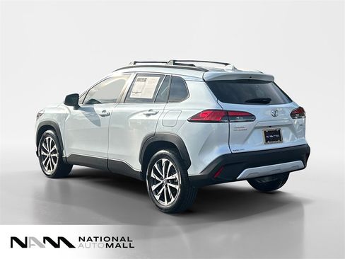 Used 2022 Toyota Corolla Cross XLE w/ Convenience Package image 3