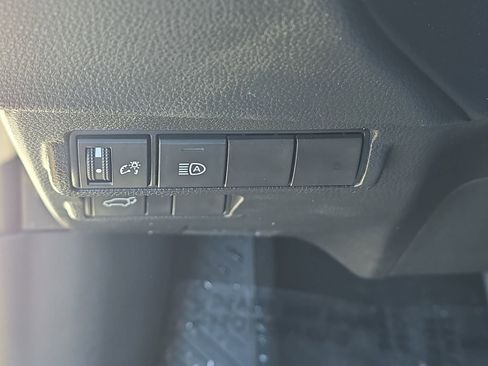 Used 2022 Toyota Corolla Cross XLE image 33