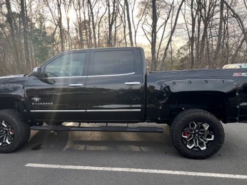 Used 2017 Chevrolet Silverado 1500 LTZ Z71 w/ LTZ Plus Package AWD/4WD image 4