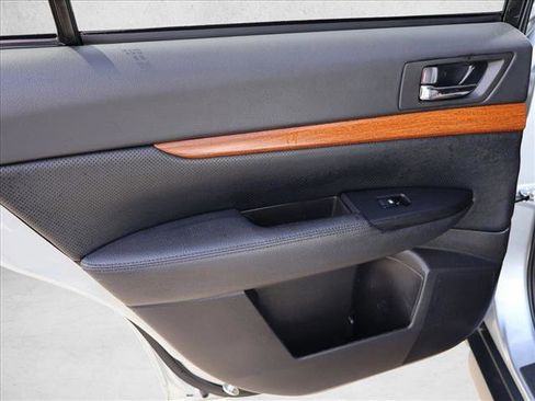 Used 2014 Subaru Outback 2.5i Limited w/ Moonroof Package AWD/4WD image 21