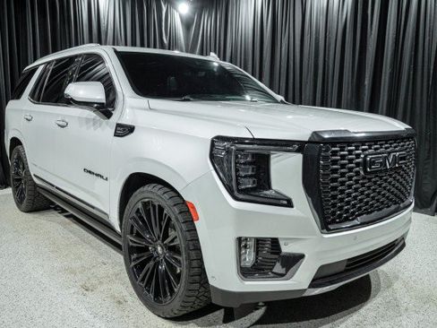 Used 2024 GMC Yukon Denali Ultimate AWD/4WD image 3