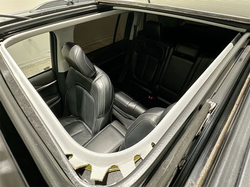 Used 2022 Jeep Grand Cherokee Limited image 23