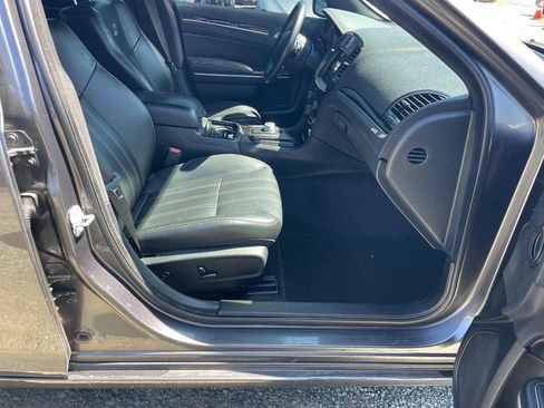 Used 2018 Chrysler 300 S RWD image 12