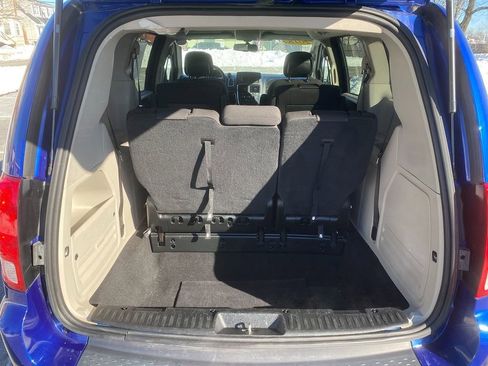 Used 2018 Dodge Grand Caravan SE w/ UConnect Hands-Free Group image 25