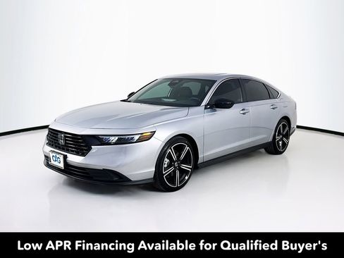 Used 2025 Honda Accord Sport image 3