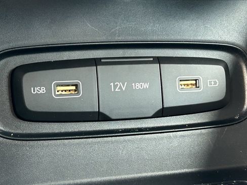 Used 2022 Hyundai Venue SEL FWD image 14