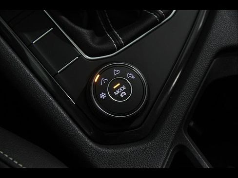Certified 2023 Volkswagen Tiguan SE R-Line AWD/4WD image 18