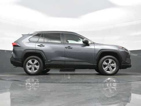 Used 2022 Toyota RAV4 LE AWD/4WD image 31