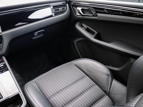Used 2023 Porsche Macan Turbo AWD/4WD image 19