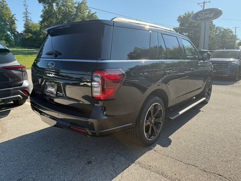 Used 2023 Ford Expedition Limited AWD/4WD image 5