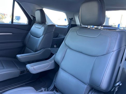 Certified 2025 Ford Explorer Active w/ Active Comfort Package image 32