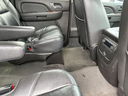Used 2014 Chevrolet Suburban LT w/ Luxury Package AWD/4WD image 18