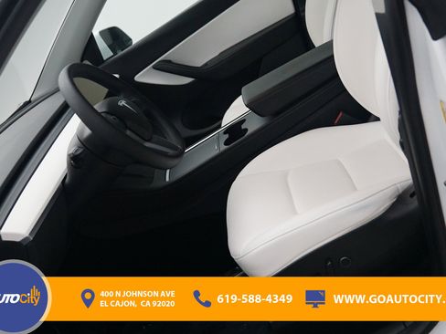 Used 2021 Tesla Model Y Long Range image 9