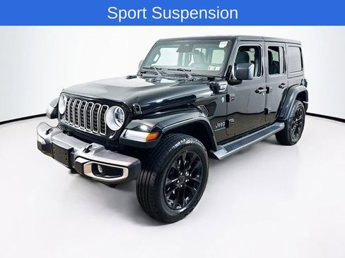 Used 2025 Jeep Wrangler Unlimited Sahara AWD/4WD image 3