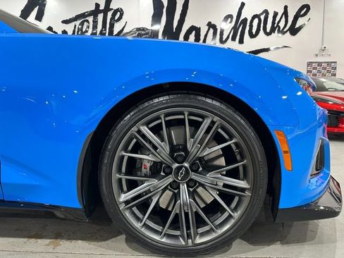 Used 2022 Chevrolet Camaro ZL1 RWD image 17