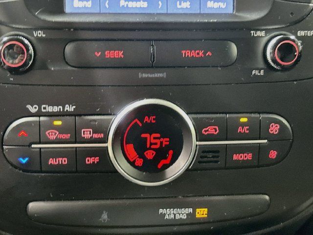 Used 2017 Kia Soul + FWD image 16
