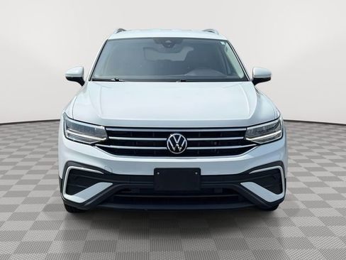 Used 2024 Volkswagen Tiguan SE FWD image 2