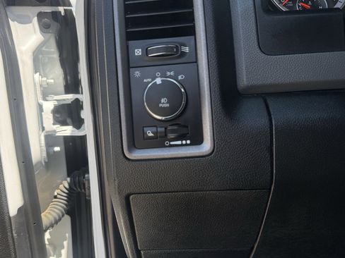 Used 2019 RAM 1500 Express AWD/4WD image 17
