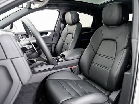 New 2026 Porsche Cayenne S image 5