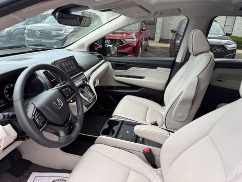 Used 2025 Honda Odyssey Touring image 15