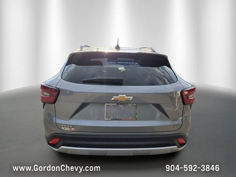 Certified 2025 Chevrolet Trax LT w/ LT Convenience Package FWD image 4