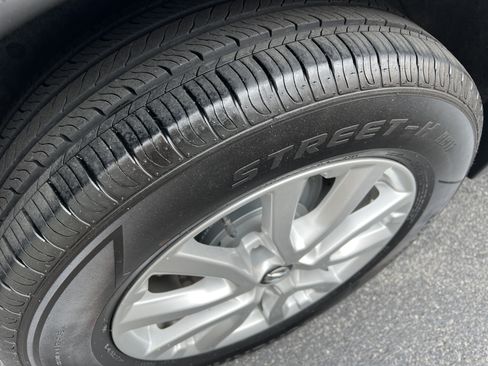 Used 2020 Nissan Rogue SV AWD/4WD image 13