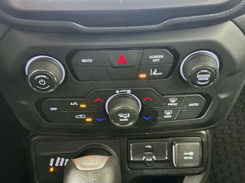 Used 2023 Jeep Renegade Latitude AWD/4WD image 25