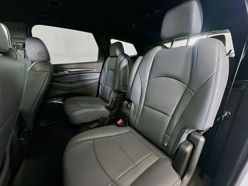 Used 2023 Buick Enclave Essence image 28