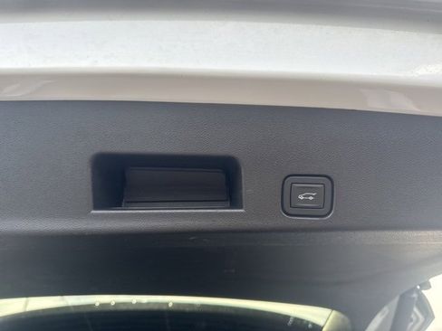 Used 2025 Buick Enclave Preferred image 6