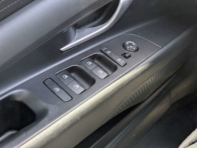Used 2024 Hyundai Elantra SEL FWD image 22
