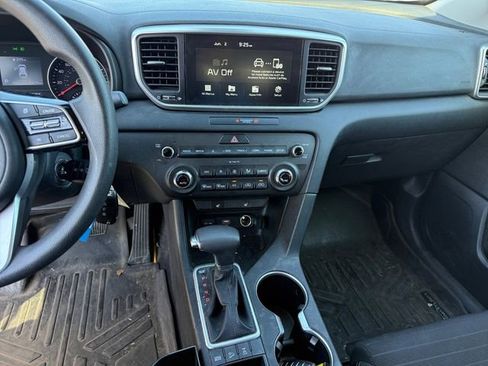 Used 2020 Kia Sportage LX w/ LX Popular Package AWD/4WD image 11