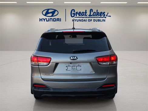 Used 2017 Kia Sorento LX image 4