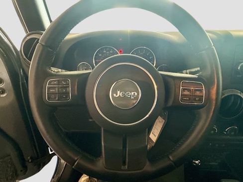 Used 2018 Jeep Wrangler Unlimited Sport w/ Connectivity Group AWD/4WD image 10