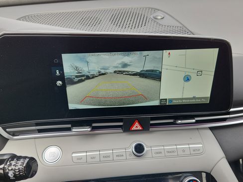 Used 2025 Hyundai Elantra Limited image 22