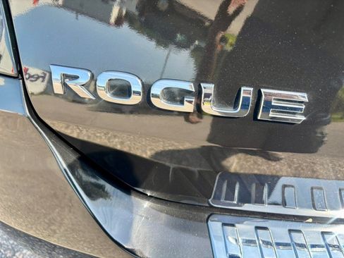 Used 2018 Nissan Rogue SL w/ Premium Package AWD/4WD image 32