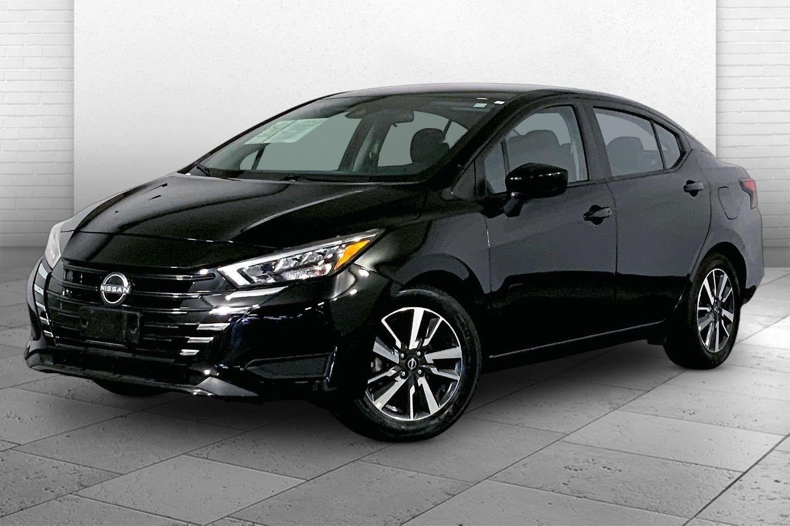 Used 2025 Nissan Versa SV FWD image 3