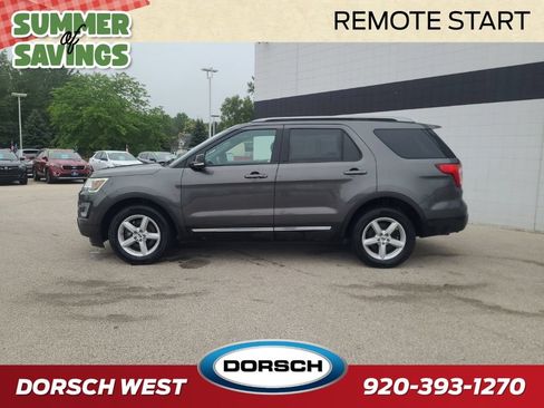 Used 2017 Ford Explorer XLT w/ Equipment Group 202A AWD/4WD image 3