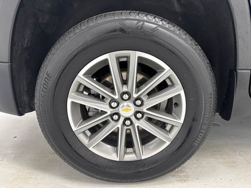 Used 2023 Chevrolet Traverse LT FWD image 33
