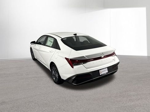 Used 2025 Hyundai Elantra Hybrid FWD image 40