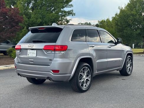 Used 2019 Jeep Grand Cherokee Overland RWD image 3