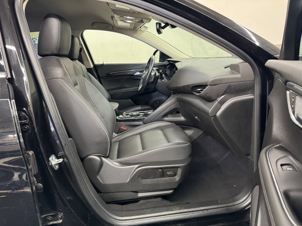Used 2023 Buick Envision Essence AWD/4WD image 28