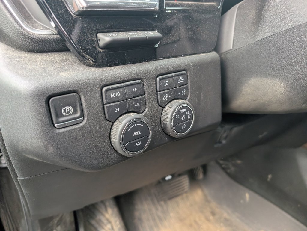 Used 2025 Chevrolet Silverado 3500 High Country w/ High Country Premium Package AWD/4WD image 13