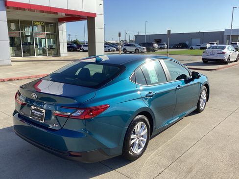 Used 2026 Toyota Camry LE w/ Convenience Package FWD image 7